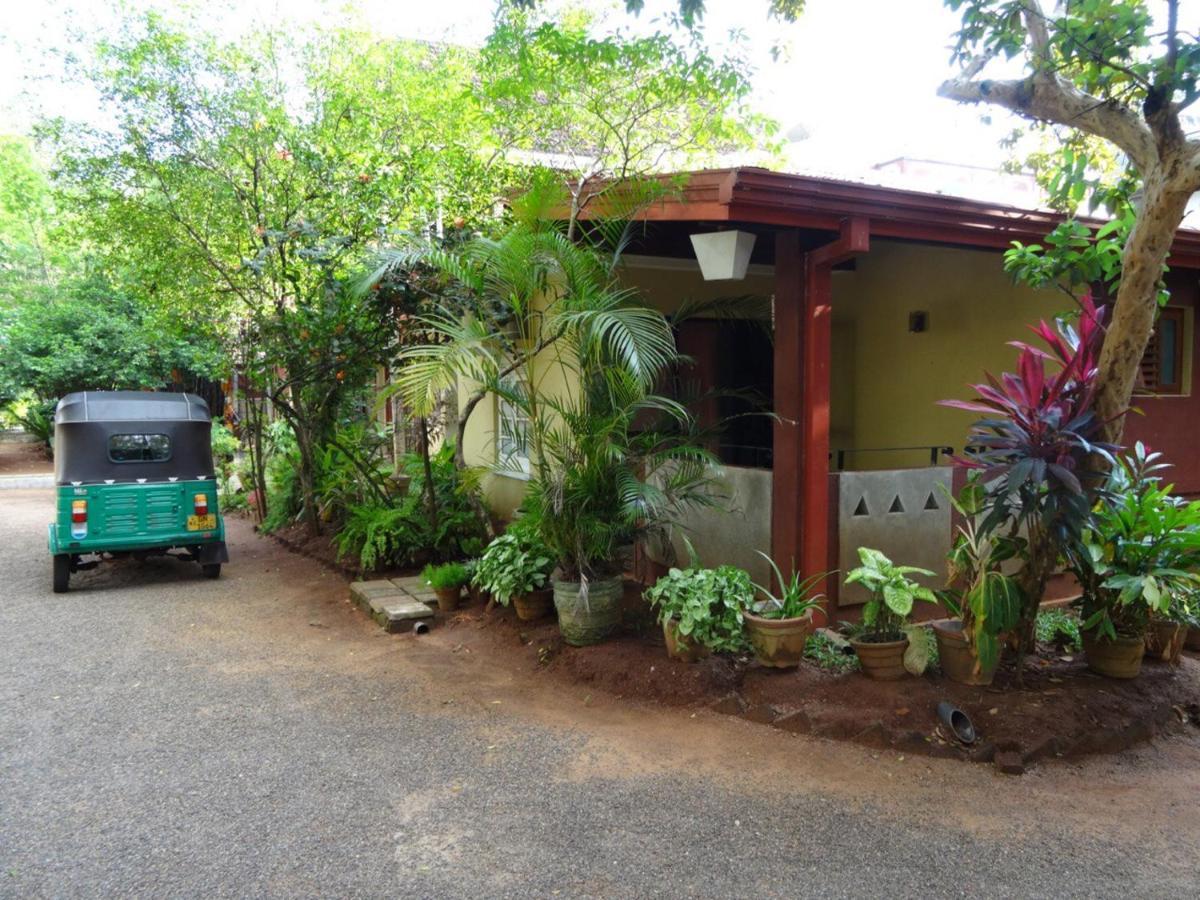 Hotel Shalini Anuradhapura Εξωτερικό φωτογραφία